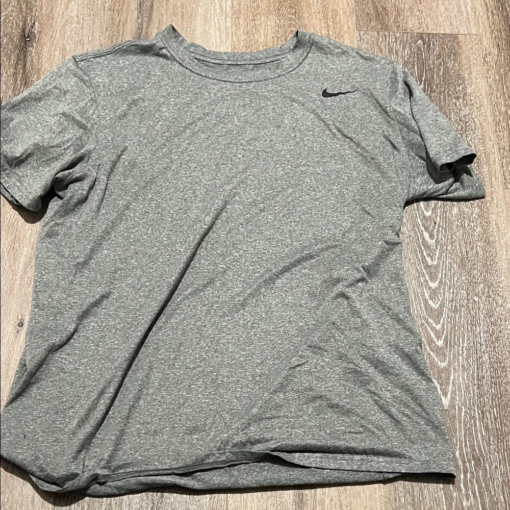 Nike Men's Gray T-Shirt Large